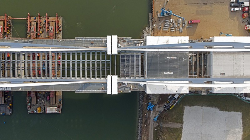 Neue Donaubrücke Linz - 24.2.2021 - Finale Position des ersten Brückenteils © Gregor Hartl