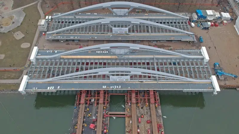 Neue Donaubrücke Linz - 22.2.2021 - der erste Brückenteil ist zum Teil schon auf dem Wasser © Gregor Hartl