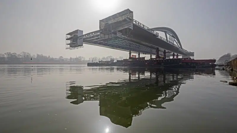 Neue Donaubrücke Linz - 23.2.2021 - Drehen des ersten Brückenteils © Gregor Hartl