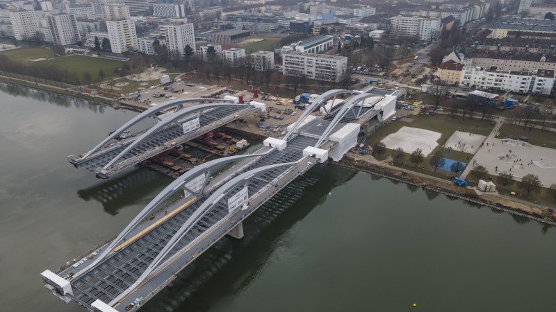 Neue Donaubrücke Linz - 03.03.2021 - Brückenbogen Zwei ist bereit zum Einschwimmen © Gregor Hartl