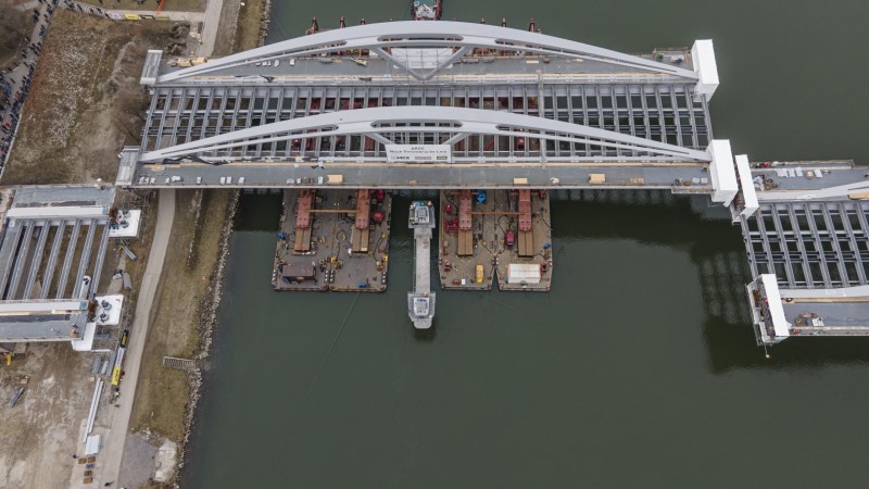 Neue Donaubrücke Linz - 04.03.2021 - Brückenbogen Zwei wird eingeschwommen © Gregor Hartl