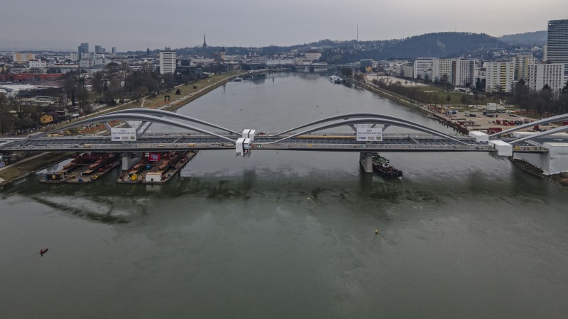 Neue Donaubrücke Linz - 04.03.2021 - Brückenbogen Zwei ist eingeschwommen © Gregor Hartl