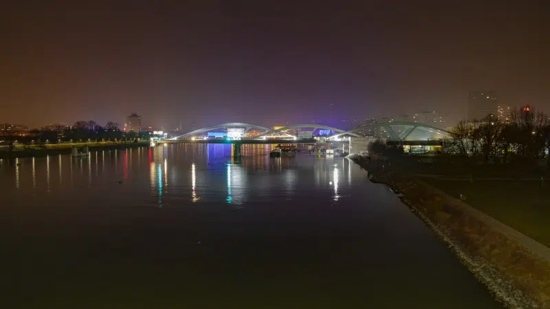 Neue Donaubrücke Linz - 03.03.2021 - Brückenbogen Zwei ist bereit zum Einschwimmen © Gregor Hartl