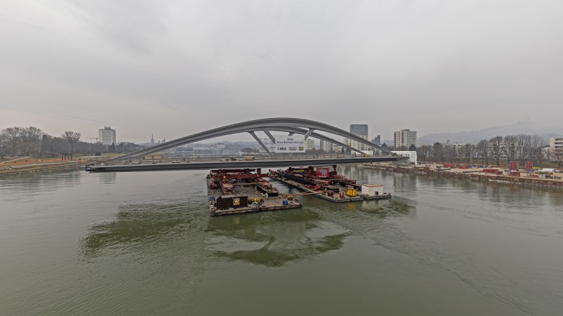 Neue Donaubrücke Linz - 04.03.2021 - Brückenbogen Zwei wird eingeschwommen © Gregor Hartl