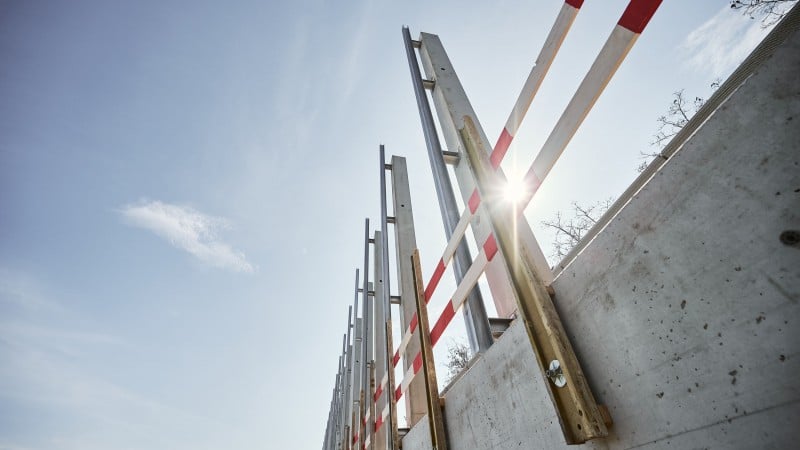 Höchste Lärmschutzwand Österreichs in Wr. Neudorf © MW-Architekturfotografie