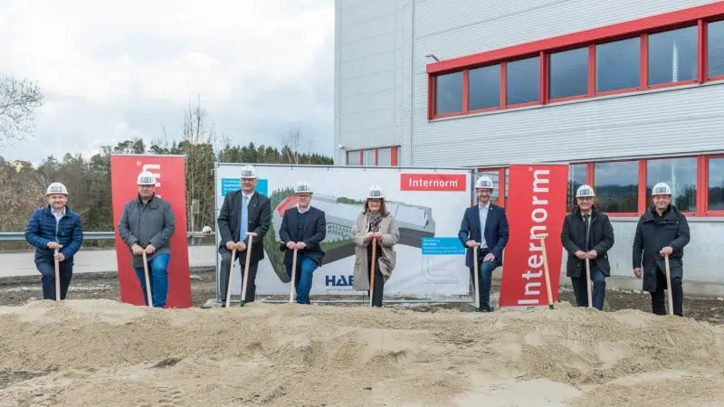 Spatenstich: Erweiterung des Internorm-Produktionsstandortes in Sarleinsbach © Internorm