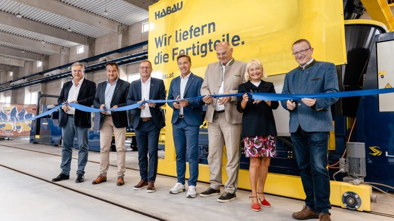 Opening hollow core slab production hall Perg. Left to right: Peter Halatschek, HABAU GROUP shareholder; Anton Froschauer, mayor of Perg; Manfred Karl, Department Head of HABAU GROUP prefab construction; Hans Knauß, former Alpine ski racer and HABAU GROUP ambas-sador; Karl Steinmayr, CFO HABAU GROUP; Georgine Rumpler-Heindl, HABAU GROUP shareholder; Werner Kreisl, district governor of Perg © MW-Architekturfotografie/HABAU GROUP