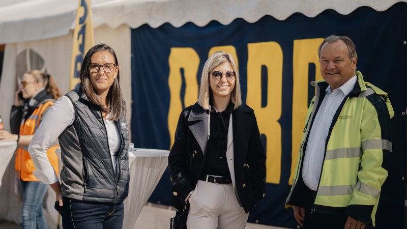 V.l.n.r. Alena Romstorfer, Kaufmännische Gruppenleitung Ingenieurtiefbau Ost HABAU; Susanne Hinterreiter, Kaufmännische Geschäftsbereichsleitung Ingenieurtiefbau HABAU; Rainer Königsecker, Arbeitsvorbereitung HABAU ©MW-Architekturfotografie / HABAU GROUP