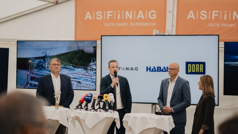 V.l.n.r. Bundesrat Markus Steinmaurer (iV Landesrat Günther Steinkellner), ASFINAG Vorstand Hartwig Hufnagl, ASFINAG Geschäftsführer Andreas Fromm, Petra Mödlhammer-Prantner Leiterin Marketing und Kommunikation, Pressesprecherin Vorstand ©MW-Architekturfotografie / HABAU GROUP